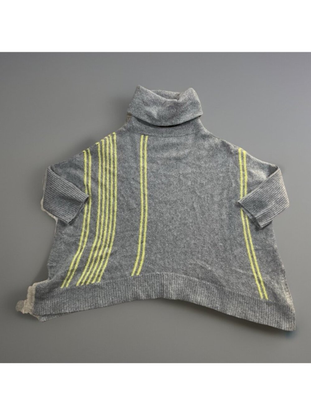 360 cashmere sweater Women’s Grey & Green Pullover Small Turtle Neck Shawl